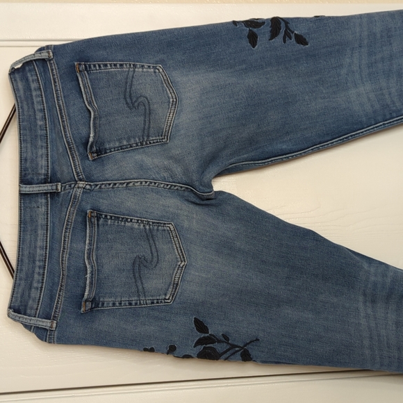 Silver Jeans Jeans Silver Girlfriend Jeans 28 Floral Embroidered